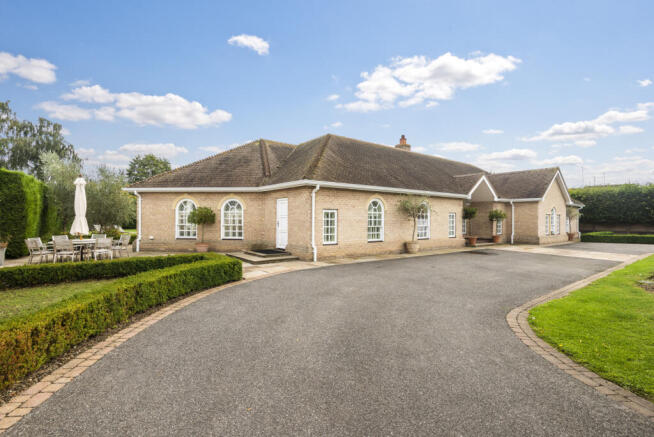 3 bed property, in The Avenue, £1,150,000