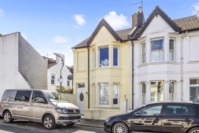 3 bed property, in Mortimer Road, £600,000
