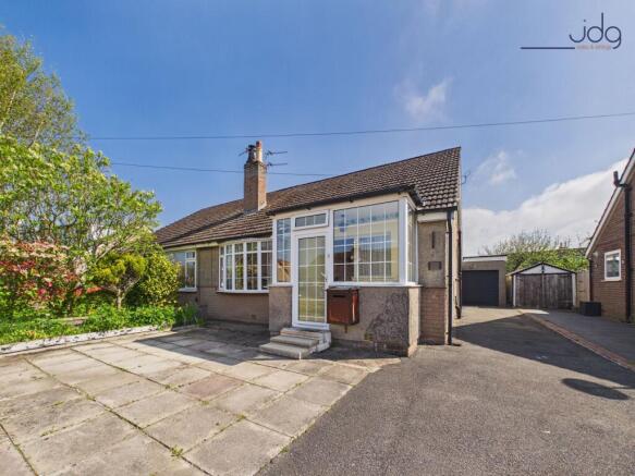 2 bed property, in Leachfield Road, £220,000