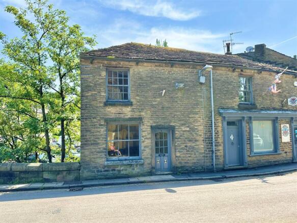 1 bed property, in Church Street, £185,000