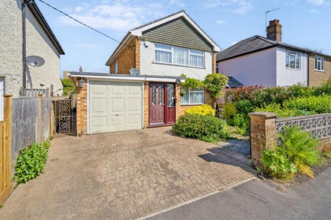3 bed property, in New Road, £550,000