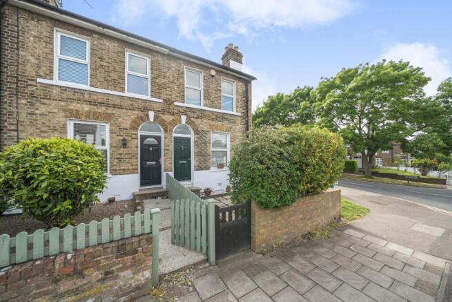 3 bed property, in White Horse Hill, £500,000