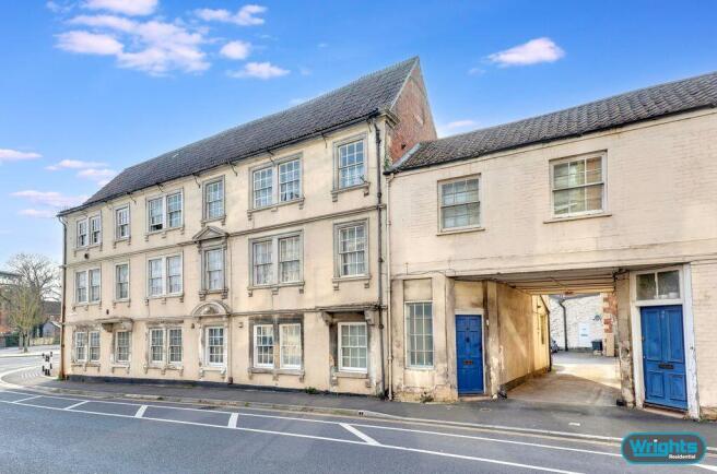 1 bed property, in Hill Street, £65,000