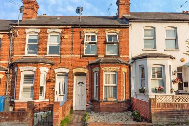 2 bed property, in Grovelands Road, £280,000