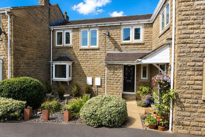 2 bed property, in Clayton Hall Road, £210,000