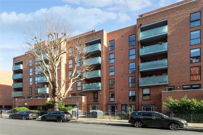 1 bed property, in Bathurst Square, £375,000