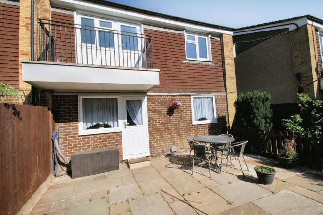 1 bed property, in Shortdale Road, £130,000