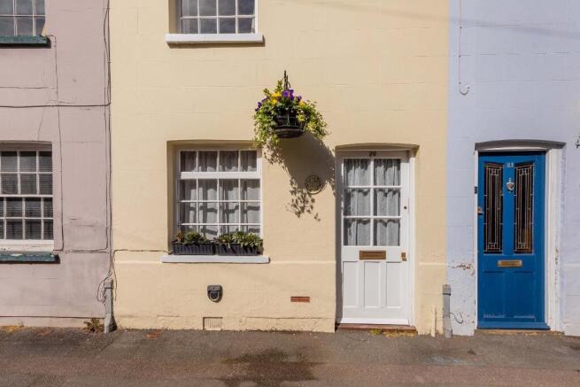 2 bed property, in ETON Tangier Lane, £495,000
