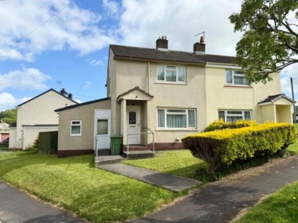 2 bed property, in Barn Park, £222,500