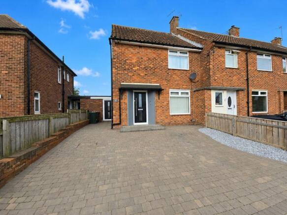 2 bed property, in Edington Road, £255,000