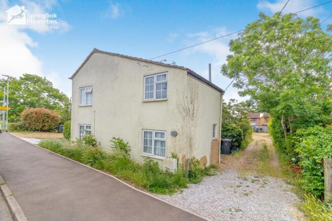 3 bed property, in Leighton Road, £370,000