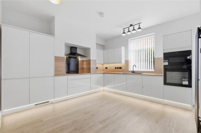 3 bed property, in Bury Road, £170,000