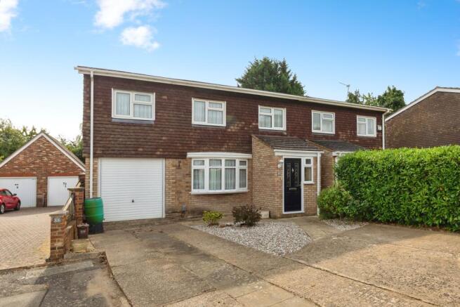 3 bed property, in Romany Close, £580,000