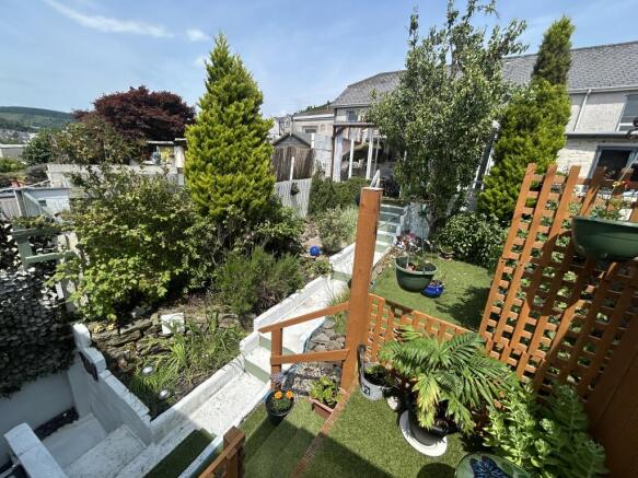 4 bed property, in Brithweunydd Road, £175,000