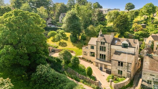 5 bed property, in Burleigh, £1,500,000