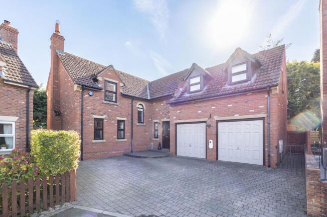 5 bed property, in Foss Garth, £570,000
