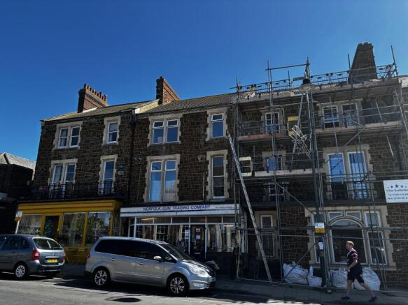6 bed property, in Greevegate, £425,000