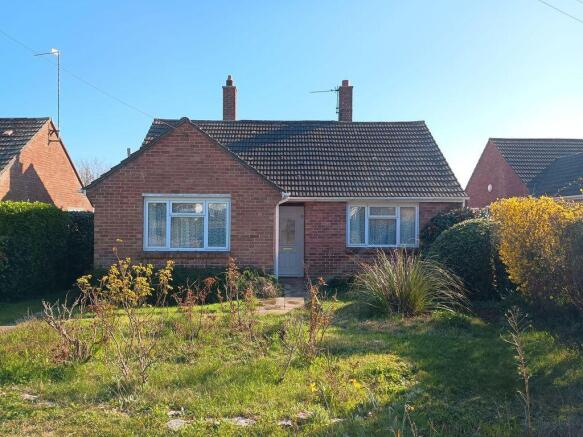 2 bed property, in Carey Road, £360,000