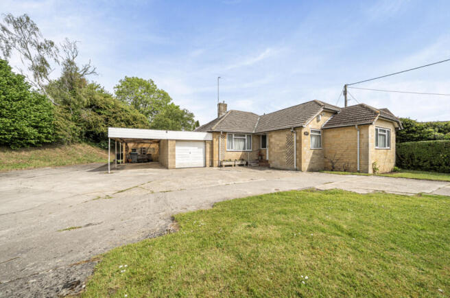 3 bed property, in Widham, £525,000