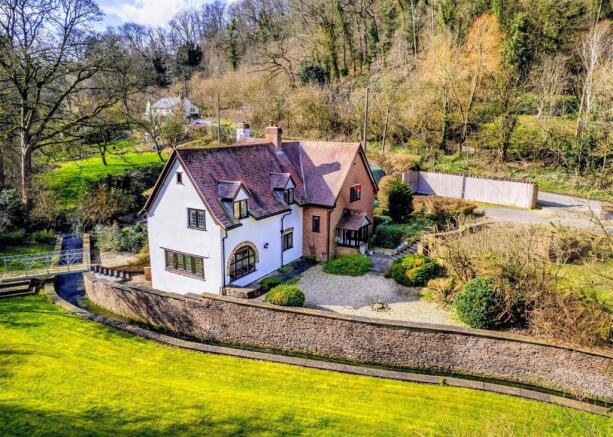 5 bed property, in Fownhope, £770,000
