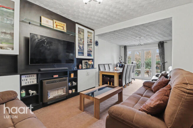 5 bed property, in Grantham Road, £450,000