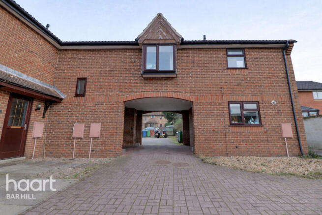 1 bed property, in Watermead, £190,000