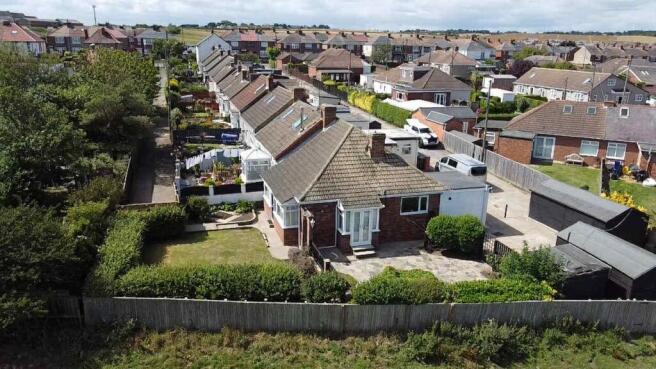 2 bed property, in Poplar Avenue, £199,999
