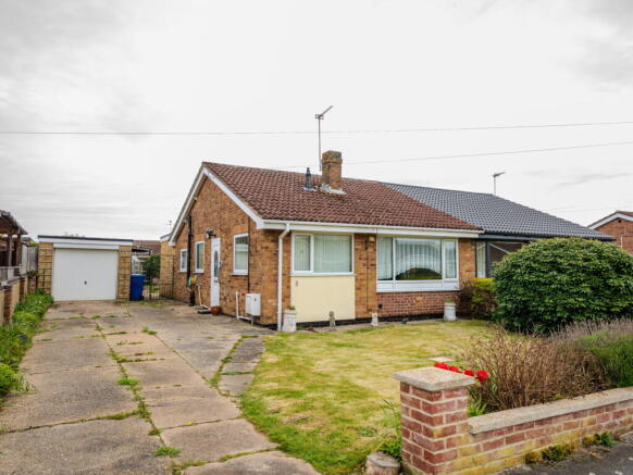 3 bed property, in Orchard Lane, £245,000