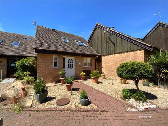 2 bed property, in Bure Lane, £465,000