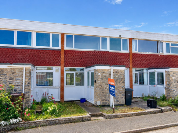 3 bed property, in Centry Road, £220,000
