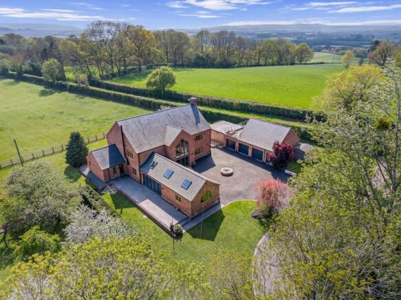 6 bed property, in Low Road, £1,600,000