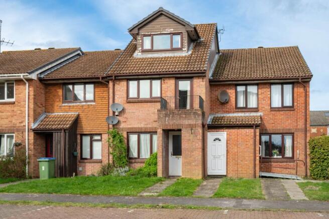 1 bed property, in Manor Fields, £180,000