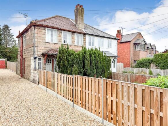 3 bed property, in Chirk Road, £130,000
