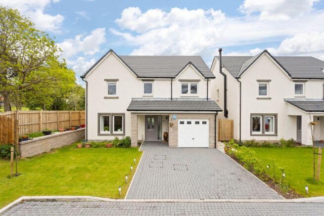 5 bed property, in 26 Dreepy Burn Drive, £430,000