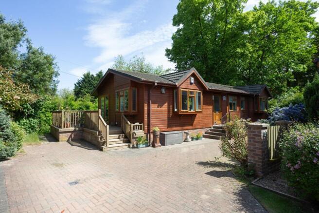 2 bed property, in Mill Garth Park, £205,000