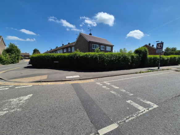 4 bed property, in Tithe Farm Road, £400,000