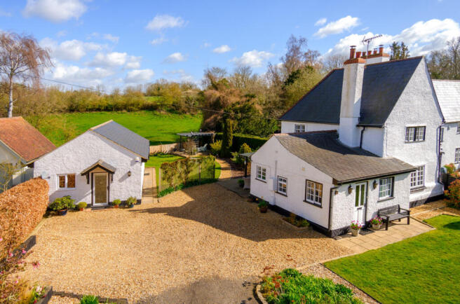 3 bed property, in Main Road, £575,000