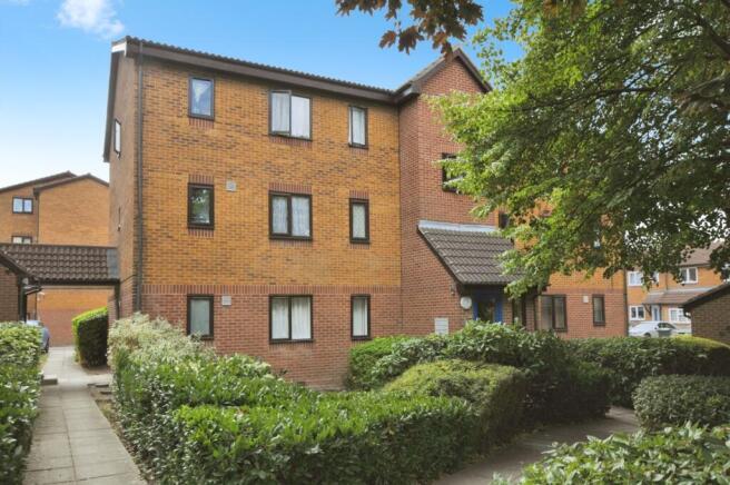 Studio, in Cumberland Place, £150,000