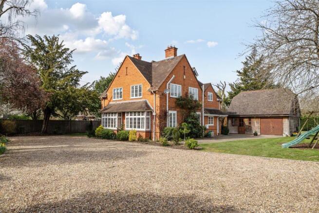5 bed property, in Orchard Road, £1,395,000