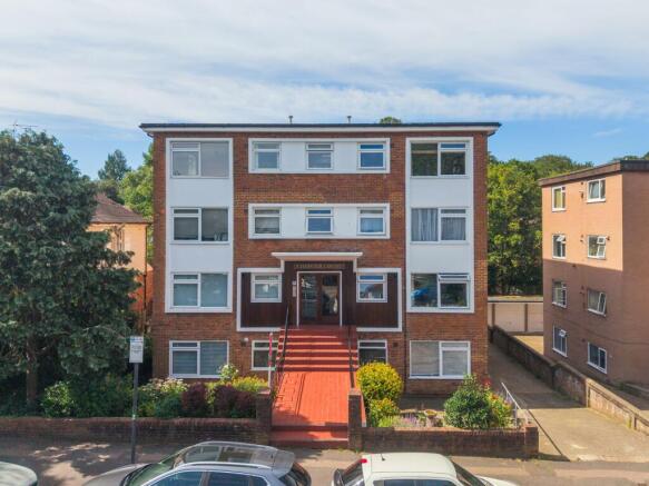 1 bed property, in Davigdor Road, £225,000