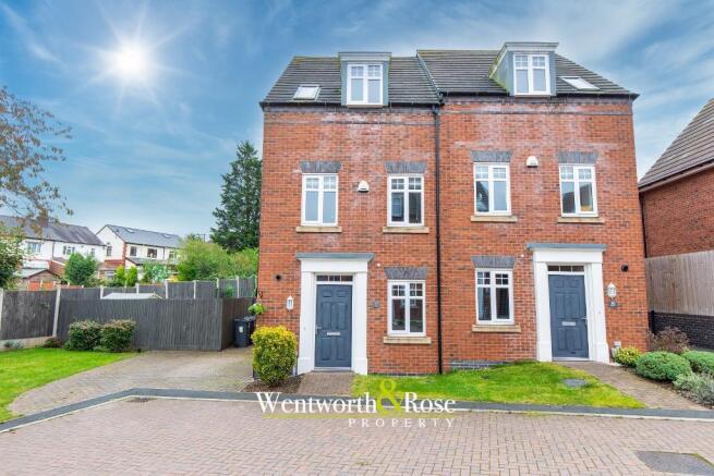 3 bed property, in Perrott Way, £395,000