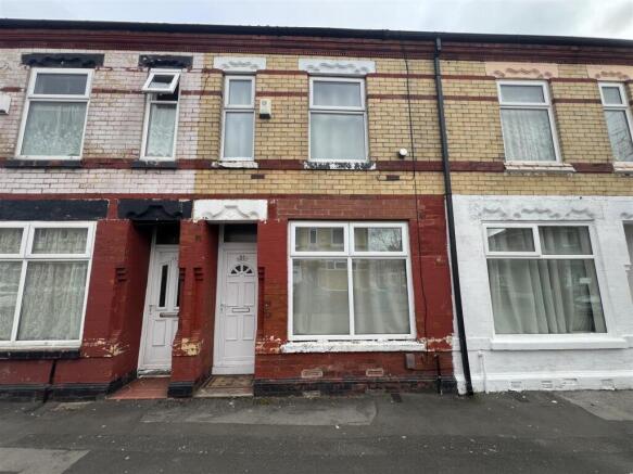 2 bed property, in Hemmons Road, £175,000