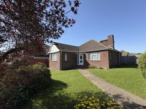 5 bed property, in Hill Road, £524,300