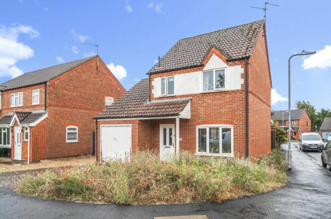 3 bed property, in Elmtree Road, £215,000