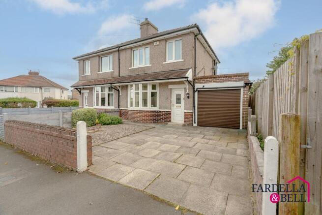 2 bed property, in Thirlmere Road, £160,000