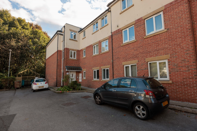 2 bed property, in Bridgeman Street, £92,000