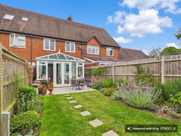 3 bed property, in Tudor Close, £475,000