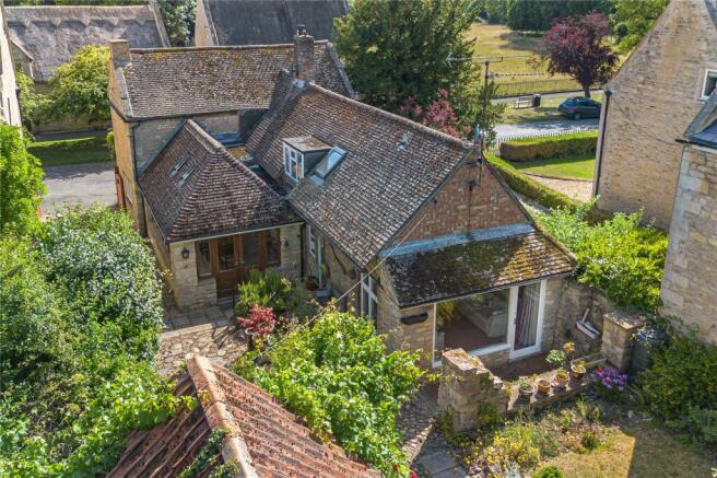 3 bed property, in Middle Street, £685,000