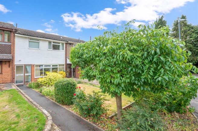 3 bed property, in Brook End Drive, £349,950