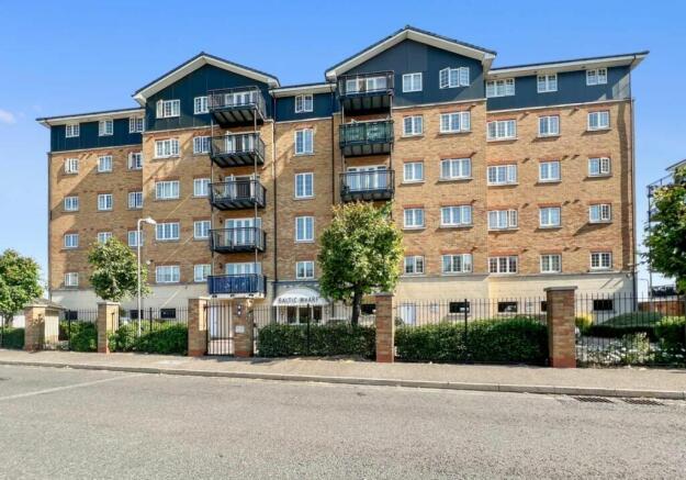2 bed property, in Flat 2 Baltic Wharf, £150,000